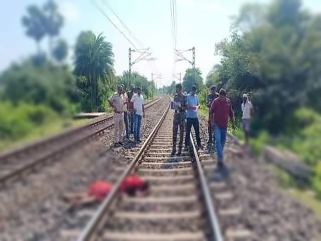 मोबाइल चोर ने ट्रेन से महिला को दिया धक्का, दूसरी ट्रेन की चपेट में आने से मौत 