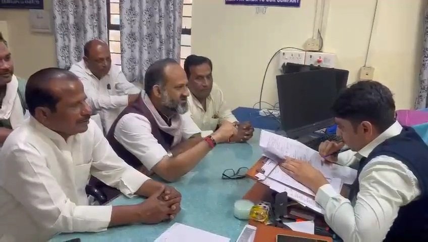 स्मार्ट मीटर में गड़बड़ी, एक माह से अंधेरे में परिवार