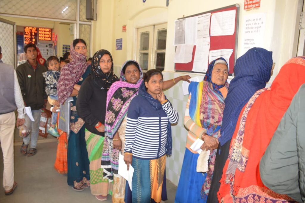 मौसम का बदलाव बना बीमारियों का दौर