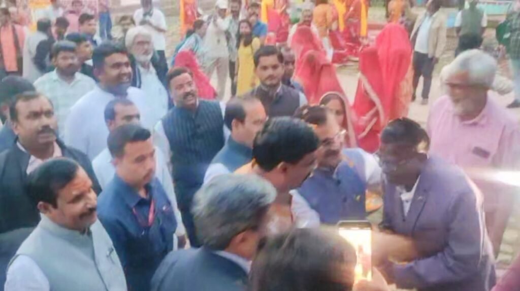 आदिवर्त में स्थापित कराए गए प्रदेश के 5 लोकांचलों शैली के निवास का समारोह पूर्वक लोकार्पण