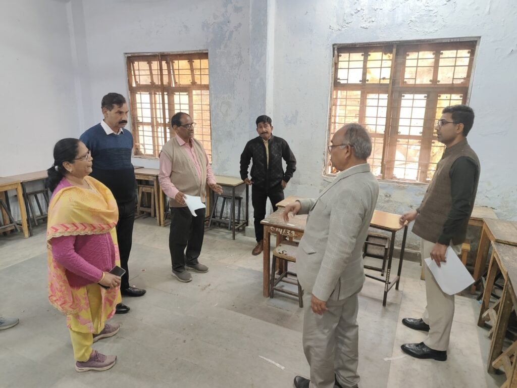 पुलिस अभिरक्षा में विशेष वाहनों से थानों तक प्रश्न-पत्र और केन्द्रों तक पहुँचाई जायेगी परीक्षा सामग्री