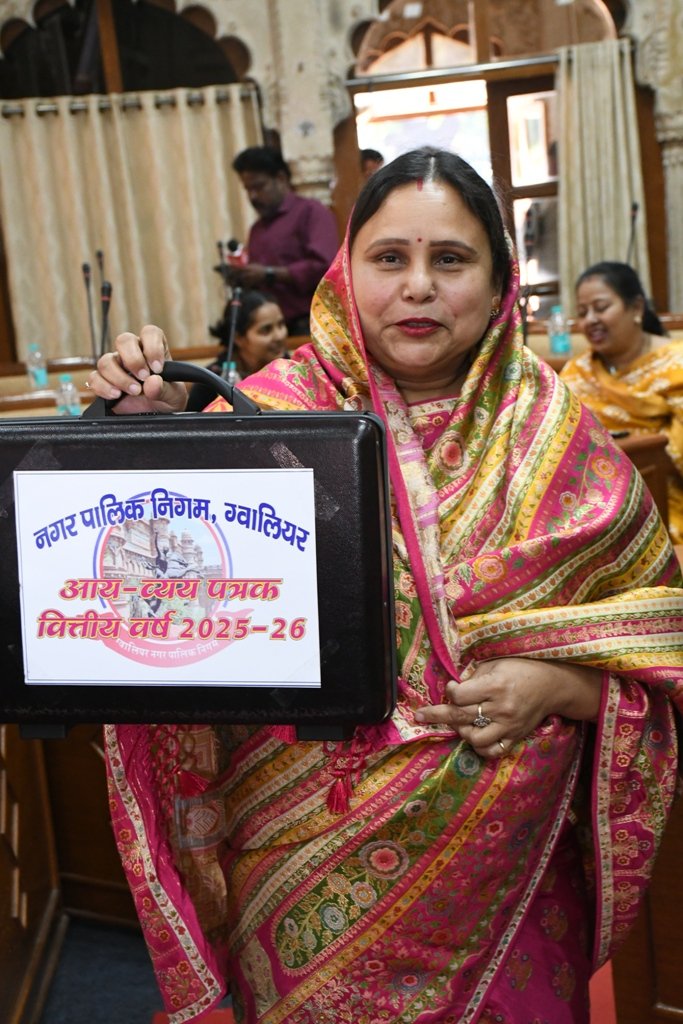 ग्वालियर निगम परिषद में महापौर ने प्रस्तुत किया पच्चीस अरब, तेरह करोड़ का बजट