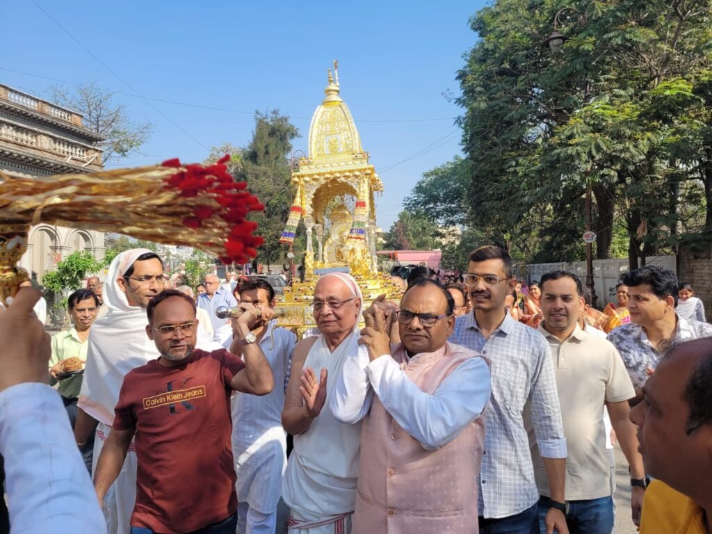 धर्मायतन पहुंची भव्य पालकी यात्रा