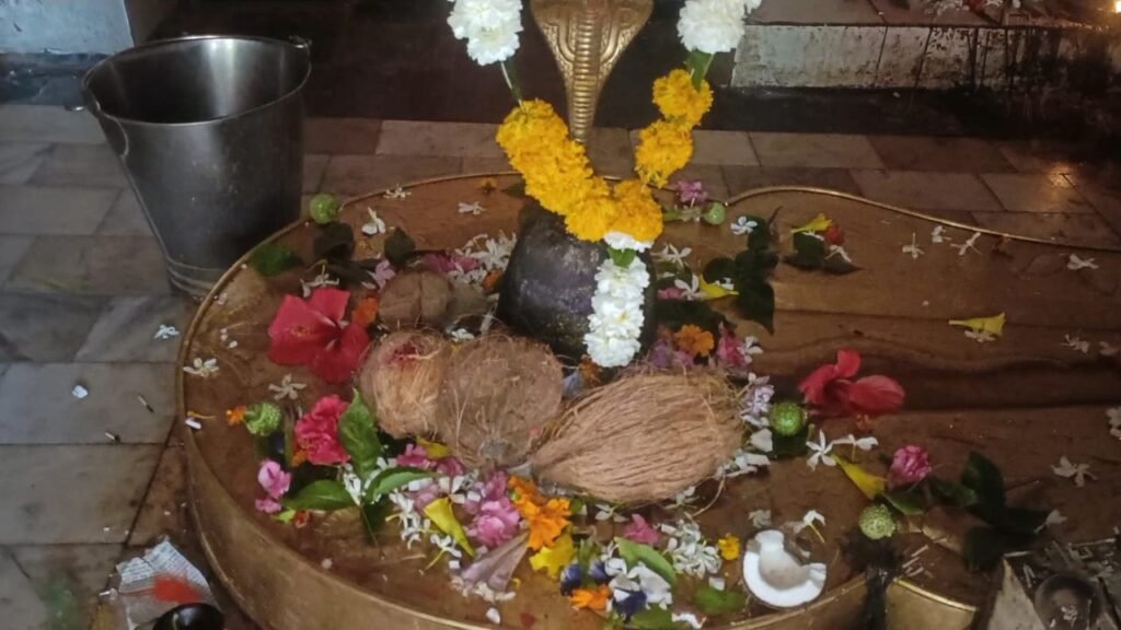 अति प्राचीन बंधारेश्वर महादेव मंदिर में शिवरात्रि पर होगा मेले के आयोजन में,सजने लगी है दुकानें और पालकियां।