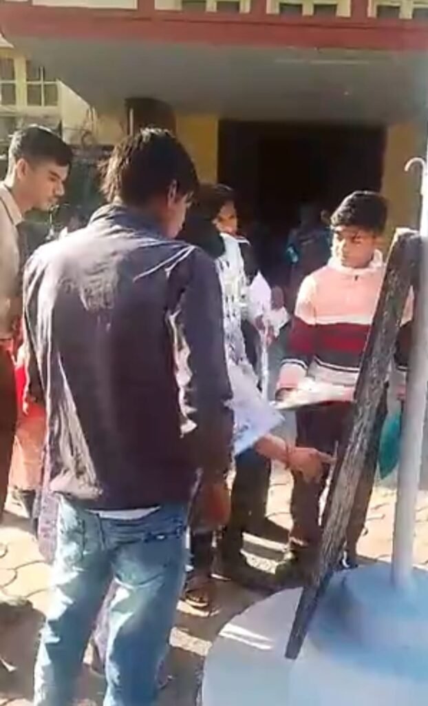 12वीं के पहले पेपर में 247 विद्यार्थी रहे अनुपस्थित 