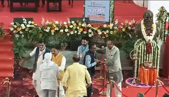 डिप्टी सीएम राजेंद्र शुक्ल पहुंचे चित्रकूट