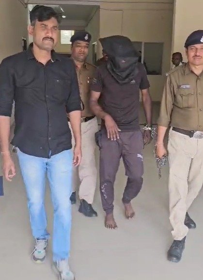 शादी करने के लिए दंपति से की लूट