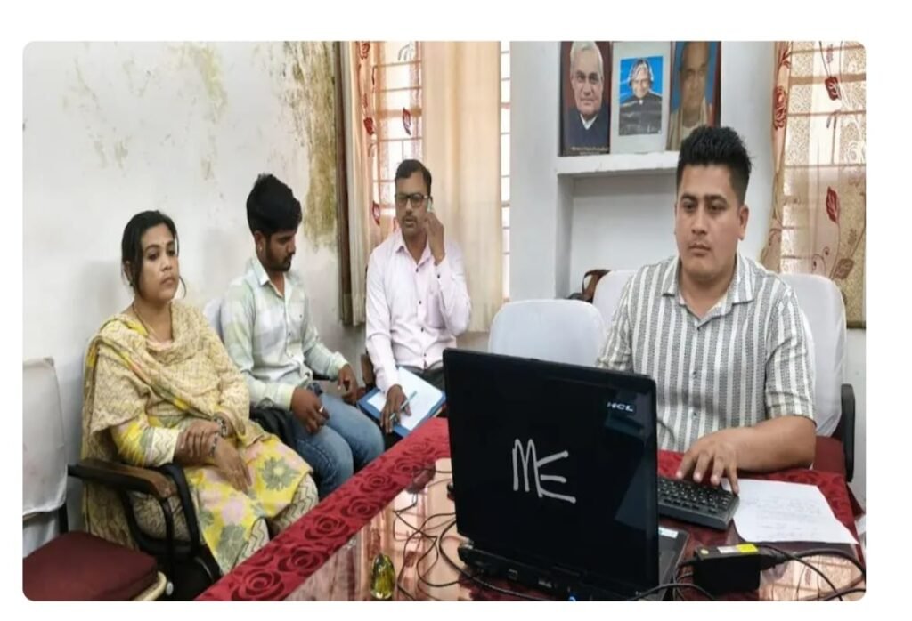 कनिष्ठ आपूर्ति अधिकारी के कहने पर 40 हजार की रिश्वत लेते सेल्समैन पकड़ाया