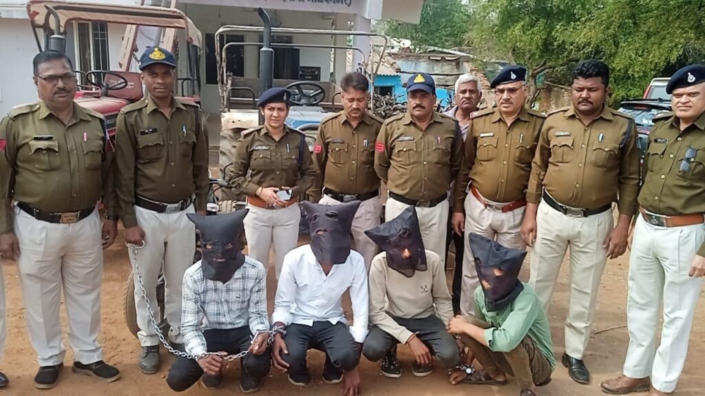 वाहन चोर गिरोह को पकड़ाया 