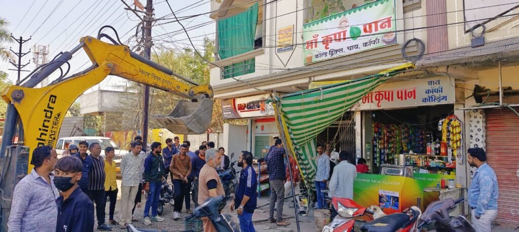 यातायात सुधार के लिए शहर में अलग-अलग क्षेत्रों में कार्रवाई