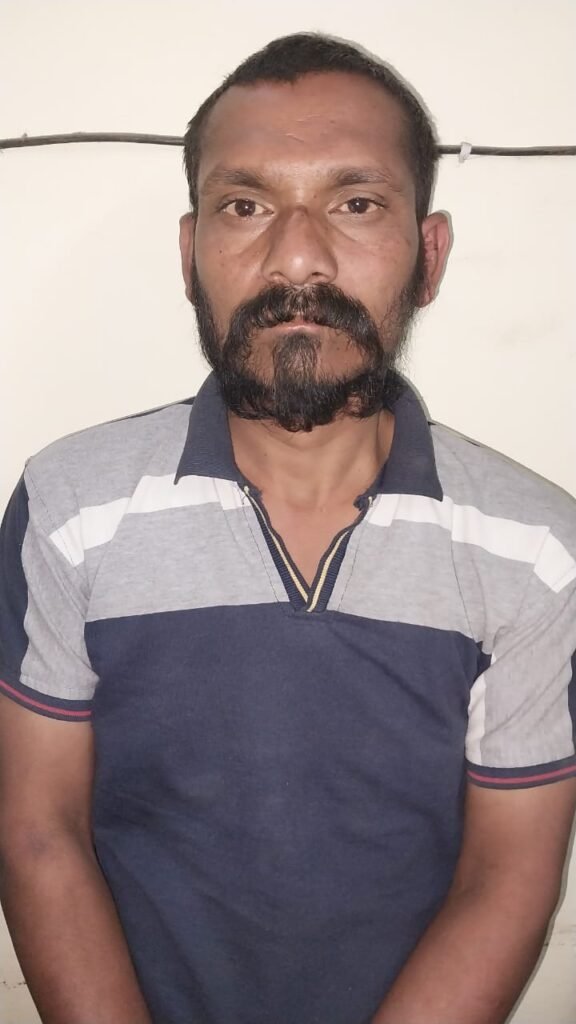 पार्किंग में छिपा रखी थी चोरी की गाड़ियां