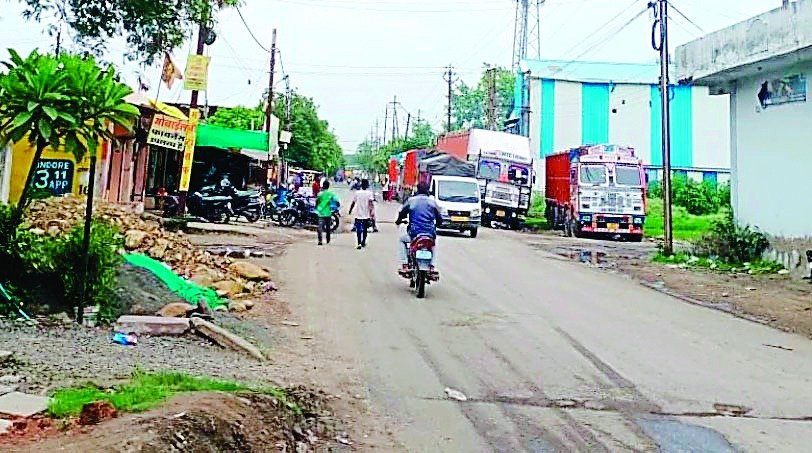 शहर की एमआर सड़कों पर 5 हजार से ज्यादा बाधक….?