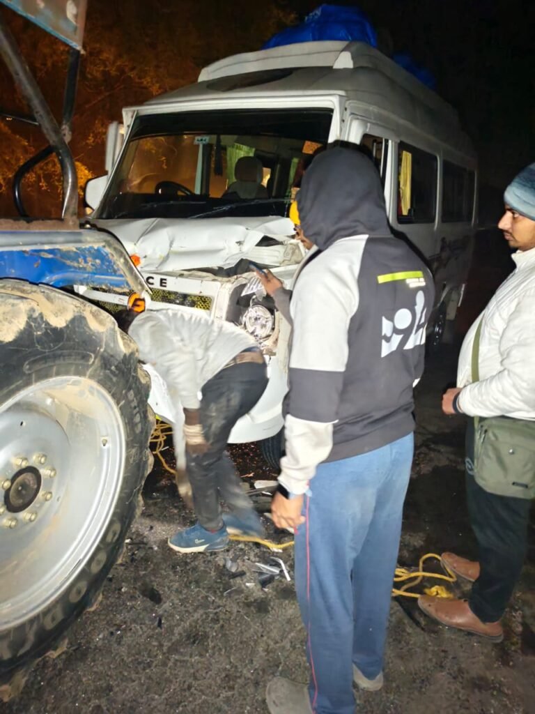 मामूली आई चोटे,वाहन क्षतिग्रस्त