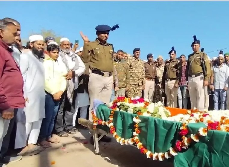 सीआरपीएफ जवान को राजकीय सम्मान के साथ शिवपुरी में किया सुपुर्द-ए-खाक