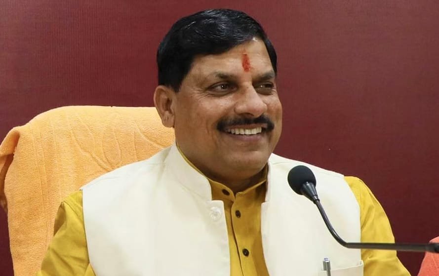 अंतर्विरोधों की राजनीति के पीछे कौन