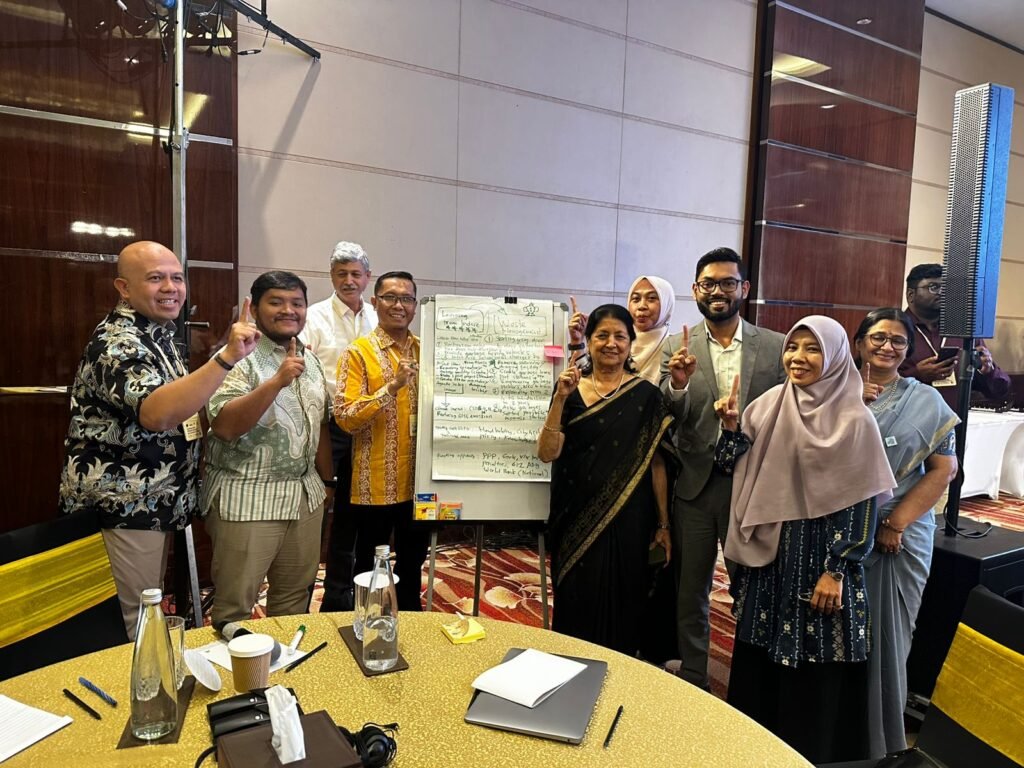 इंदौर स्मार्ट सिटी ने इंडोनेशियाई शहरों के प्रतिनिधियों के साथ साझा किए नवाचार