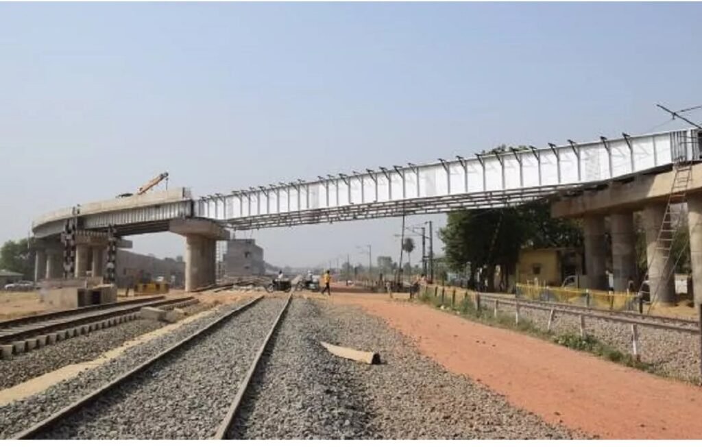 इच्छापुर हाईवे पर बलवाड़ा रेलवे ओवर ब्रिज का काम शुरू