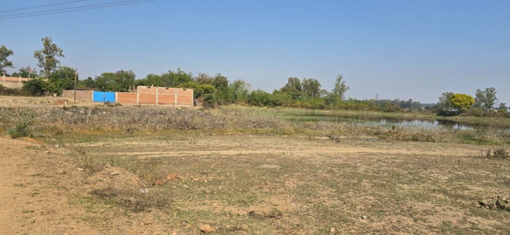 एक एकड़ से भी कम बचा सवा पांच एकड़ का तलाब
