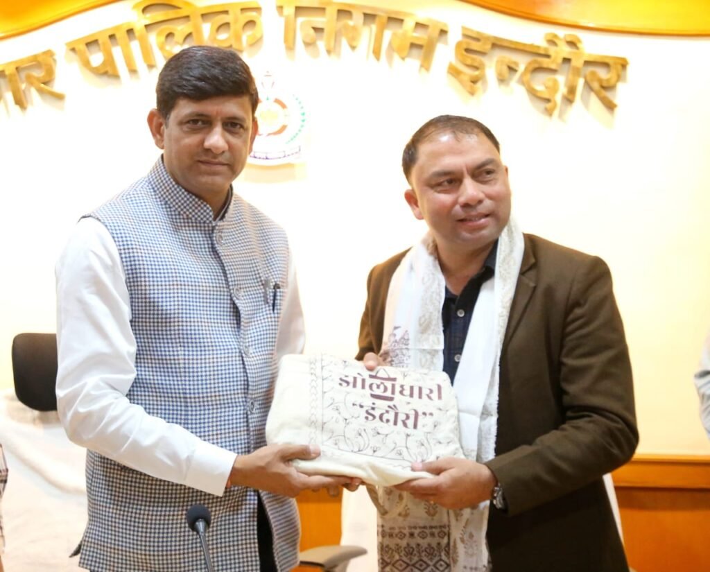 नेपाल के महापौर ने ली शहर के सफाई कार्यों की जानकारी