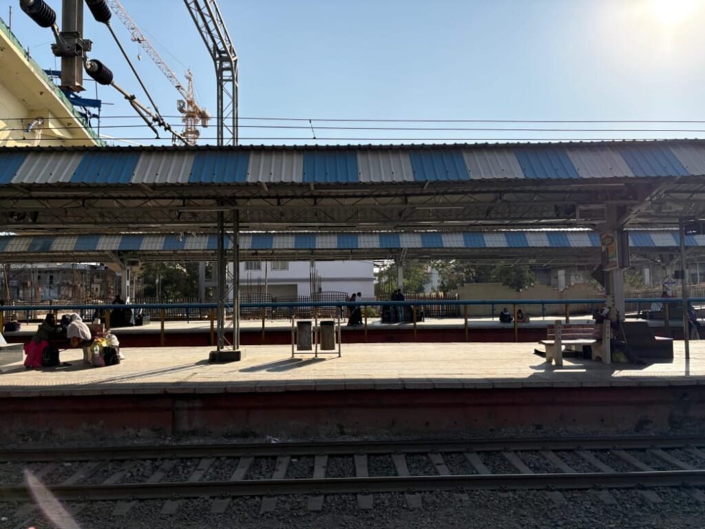 प्लेटफार्म से गायब कोच पोजीशन सिस्टम