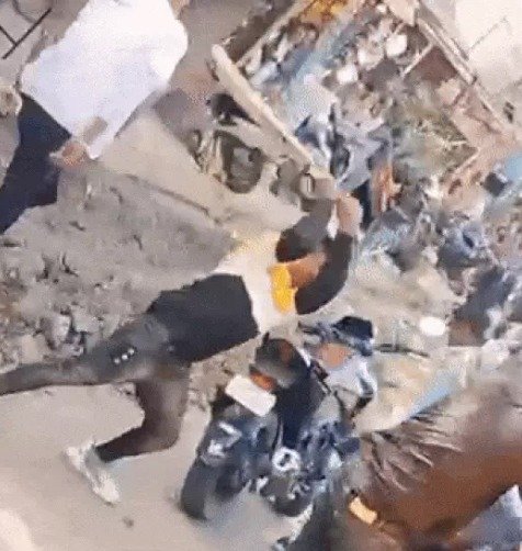 स्कूल बस ड्राइवर से मारपीट