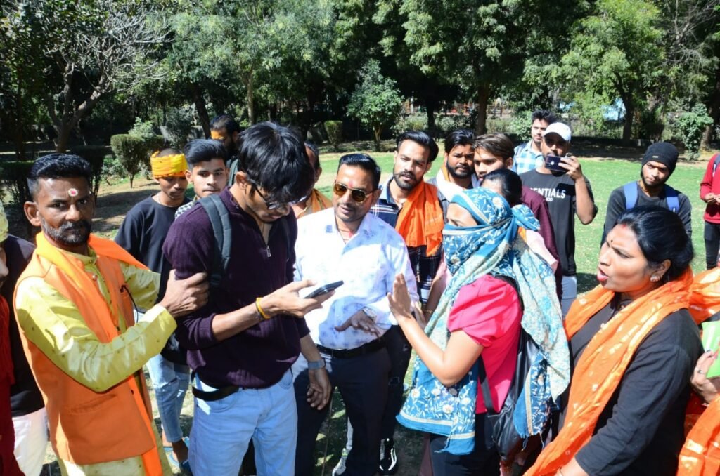 हिंदू संगठनों ने पार्को में पकड़े जोड़े, दी समझाइश