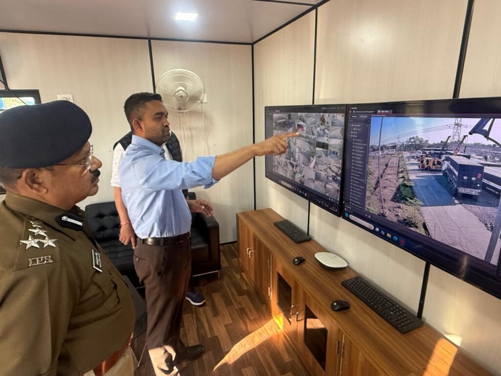 पीथमपुर में खड़े यूनियन कार्बाइड कचरे के कंटेनर अनलोड किए गए