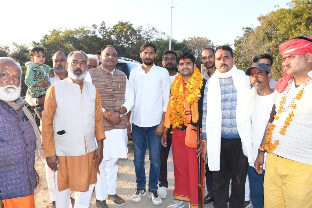 गौरक्षा और सनातन धर्म के प्रचार के लिए भिंड से महाकुंभ के लिए निकली युवाओं की टोली