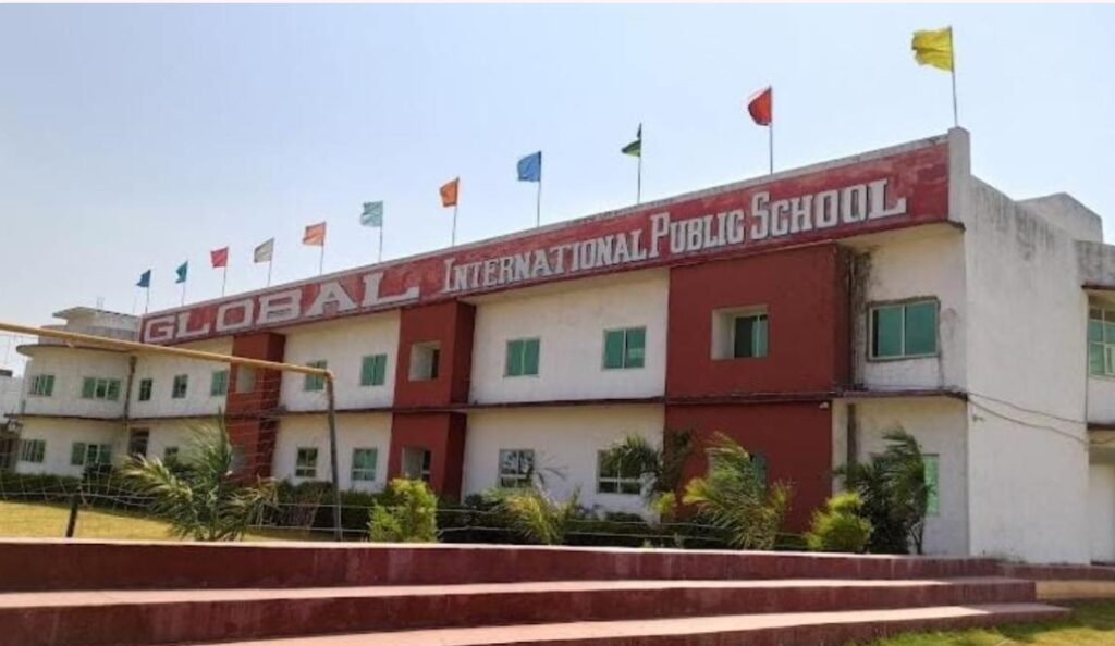 फीस नहीं भरी तो स्कूल प्रबंधन ने रोकी दो छात्राओं की परीक्षा