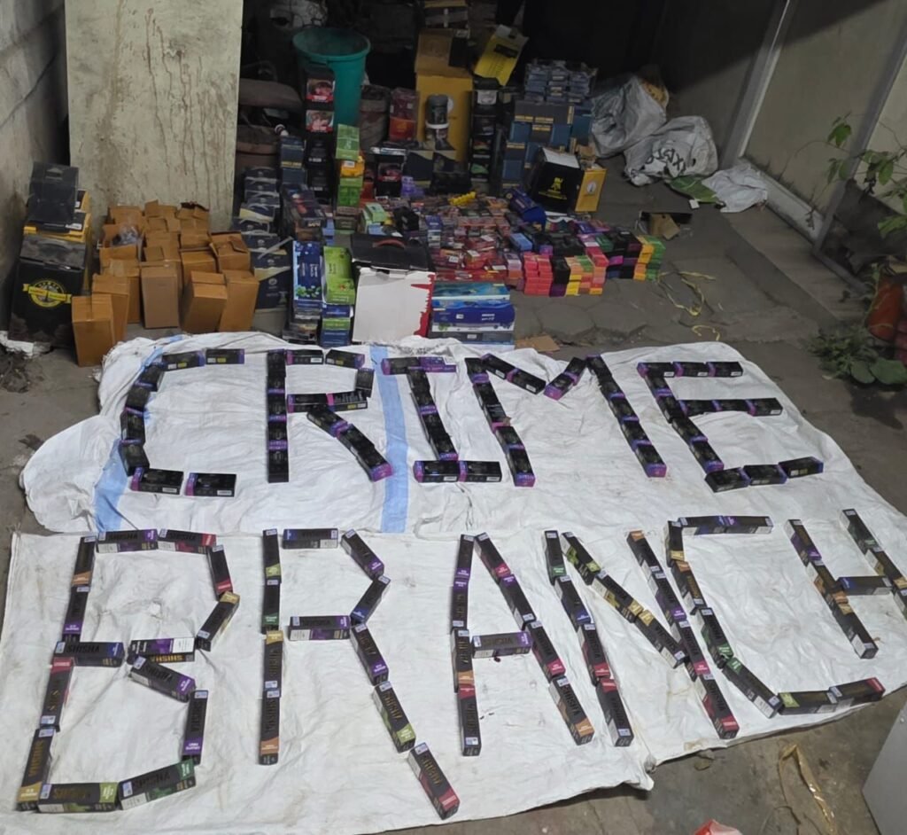 प्रतिबंधित ई-सिगरेट बेचने वाला आरोपी पुलिस की गिरफ्त में