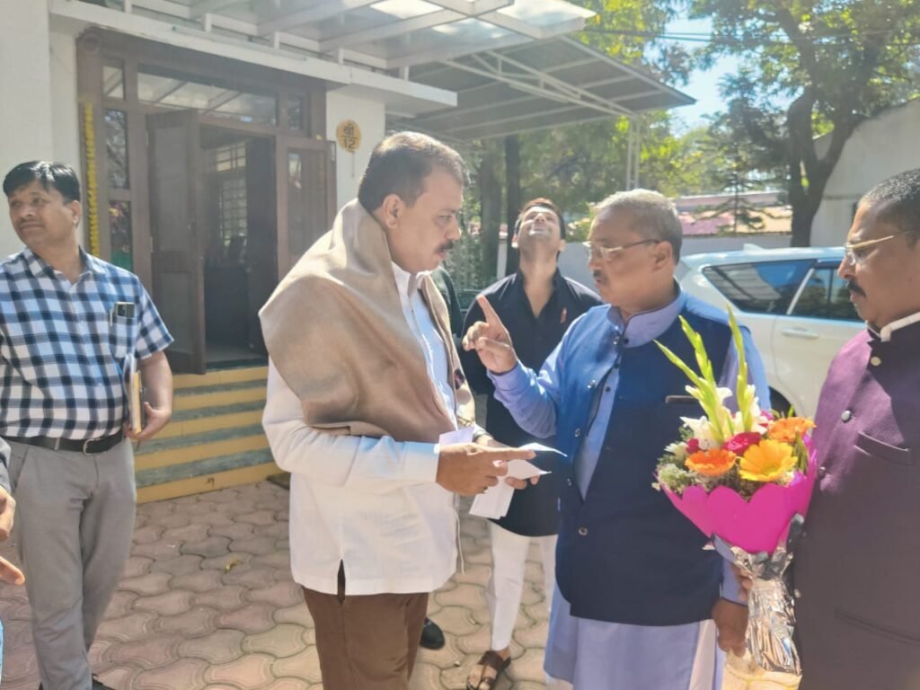 मुस्लिम नेताओं ने उमंग सिंघार से मिलकर जताया रोष