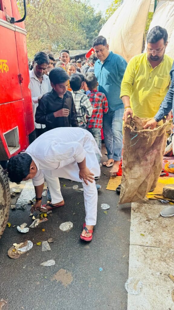 महाशिवरात्रि के दूसरे दिन शहर के मंदिरों पर संगठनों ने चलाया स्वच्छता अभियान