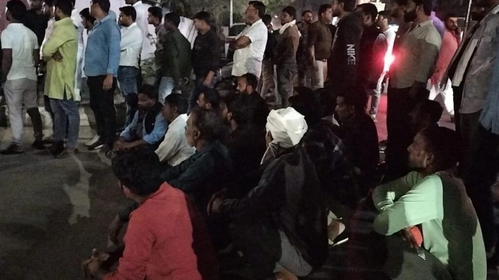 मुरैना में पार्षद प्रदीप यादव पर फायरिंग, रात भर चला हंगामा