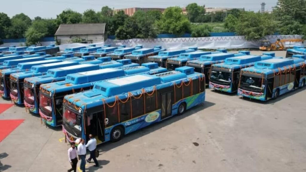 बिना पीयूसी और खराब कैमरे वाली बसें मिलींय बुरहानपुर में परिवहन विभाग का चेकिंग अभियान