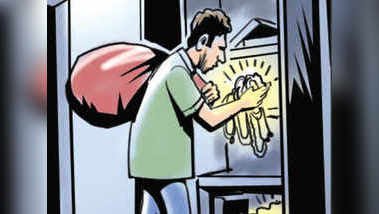 9 लाख कैश, आधा तोला सोने का पेंडिल चोरी 