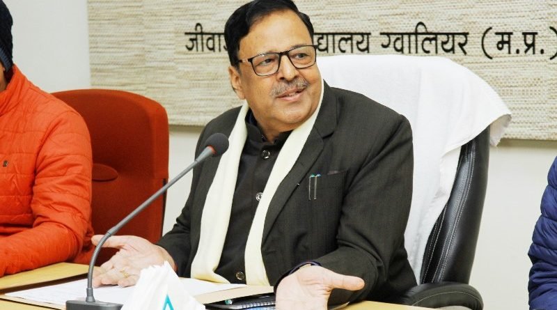 क्या इस्तीफे के बजाए बर्खास्त होने का रास्ता कुलगुरु ने खुद चुना