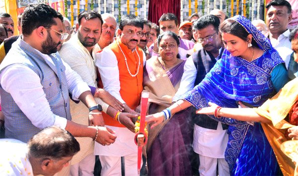 सांसद शर्मा और महापौर राय ने विकास कार्यों का किया भूमिपूजन