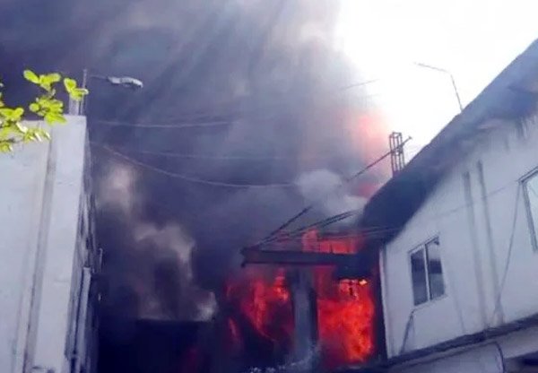 केमिकल फैक्ट्री में लगी आग पर काबू