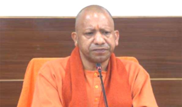 कब्जामुक्त कराएं जमीन, दबंगों को सिखाएं सबक: योगी