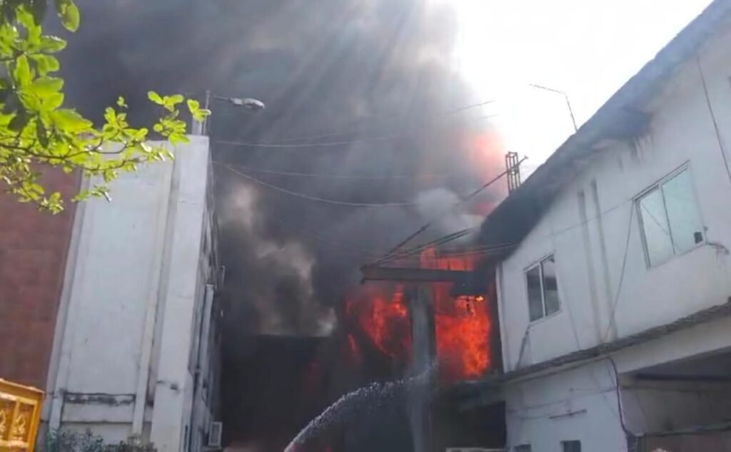 भोपाल के गोविंदपुरा में केमिकल फैक्ट्री में लगी भीषण आग