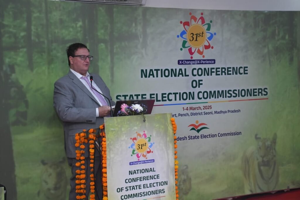 वर्कली विश्‍वविद्यालय केलि फोर्निया के रिसर्च स्‍कालर श्री प्रनव गुप्‍ता और अनस्‍तुभ अग्निहोत्री ने स्‍थानीय निर्वाचन में रिसर्च करने के संबध में प्रेजेंटेशन दिया