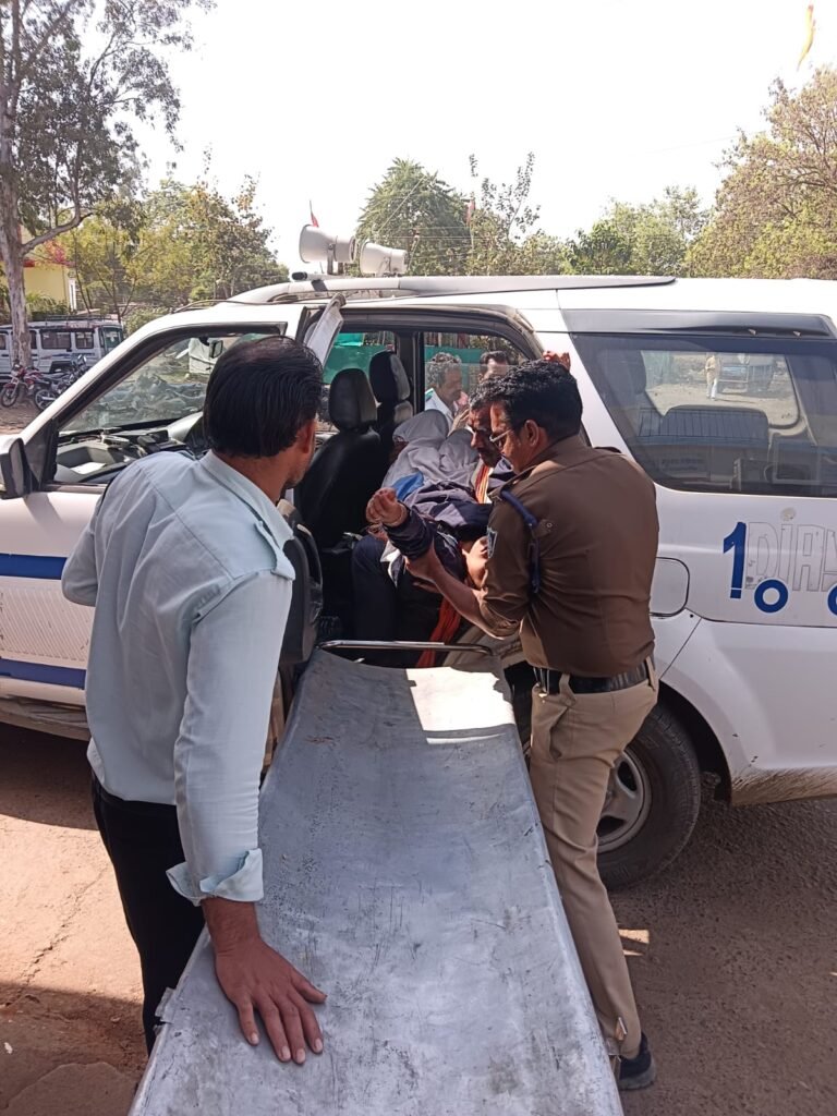 बोर्ड परीक्षा के दौरान बेहोश हुई छात्रा को अस्पताल मे भर्ती कराया