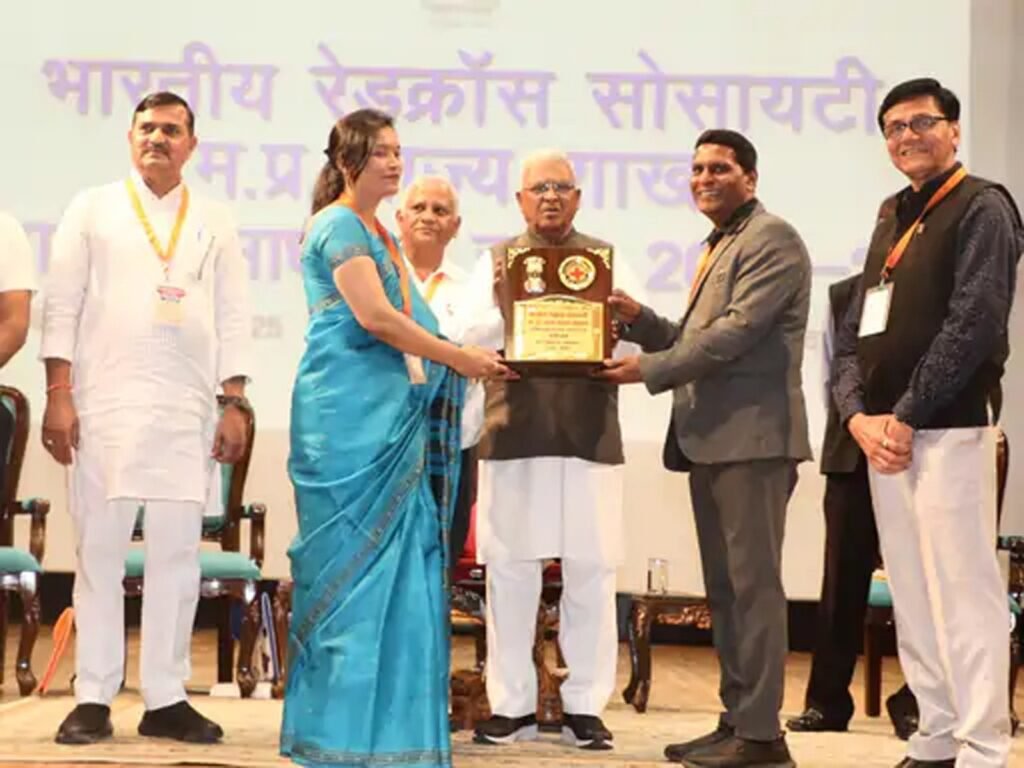 प्राचार्य डॉ. एनके डपकरा के नवाचारों की राजभवन में खूब चर्चा, किया सम्मानित  