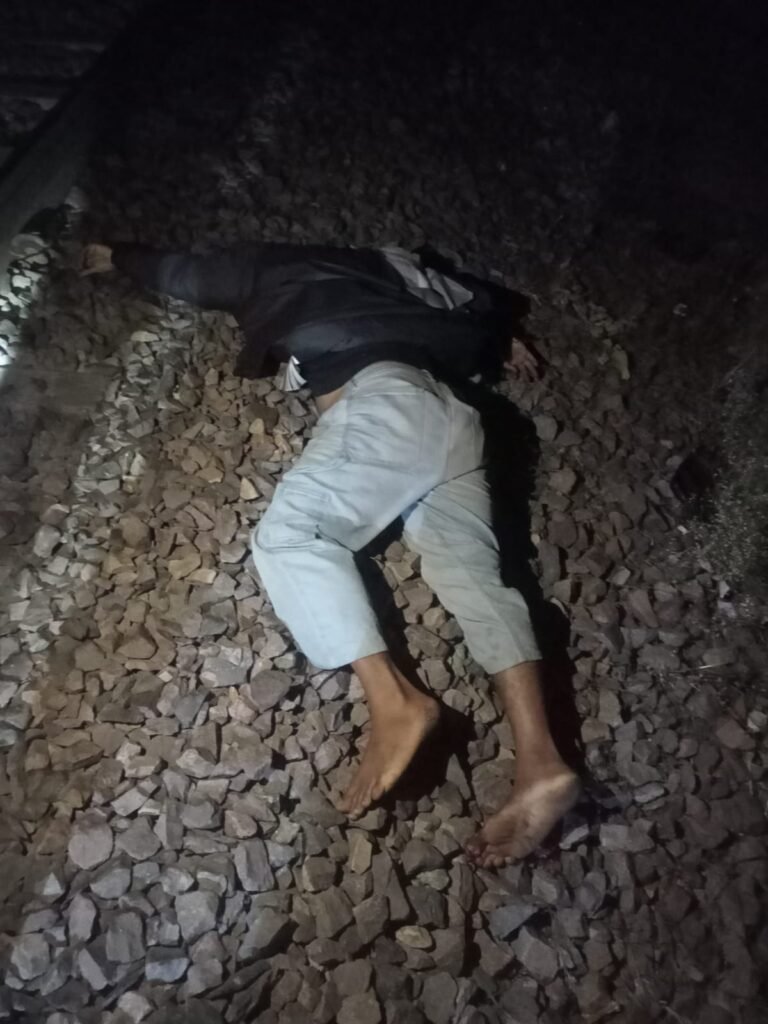 रेलवे ट्रैक पर सिर कटी लाश मिली