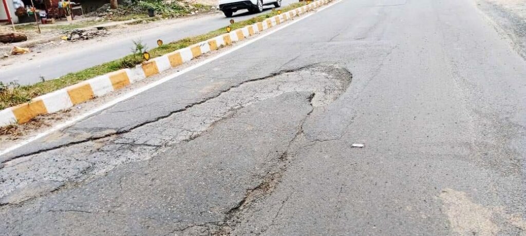 परसौना निगाही फोरलेन गड्ढे में तब्दील