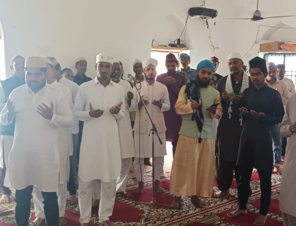 रमजानुल मुबारक पाक महीने के पहले जुमा पर अदा की नमाज