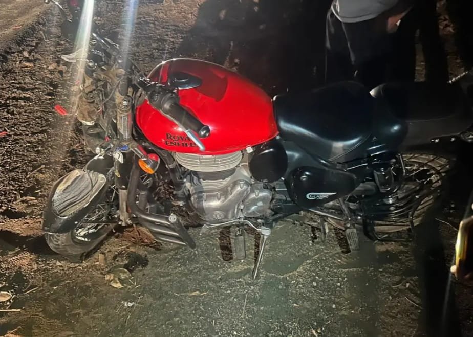 ओवरटेक के चक्कर में गई दो की जान, एक घायल 