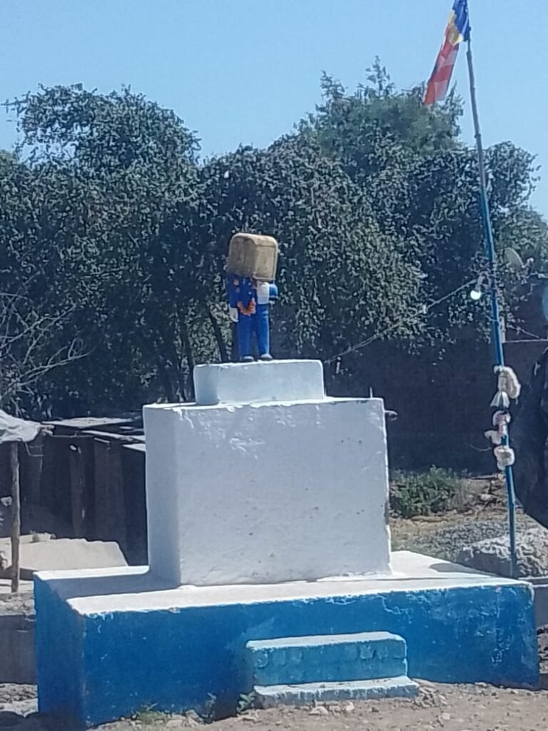 सनाई में बाबा साहब की प्रतिमा का अपमान, बाद में थाना प्रभारी ने मूर्ति धुलवाई