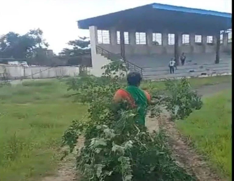 खेल प्रशाल रख- रखाब के अभाव में खराब हो रहा