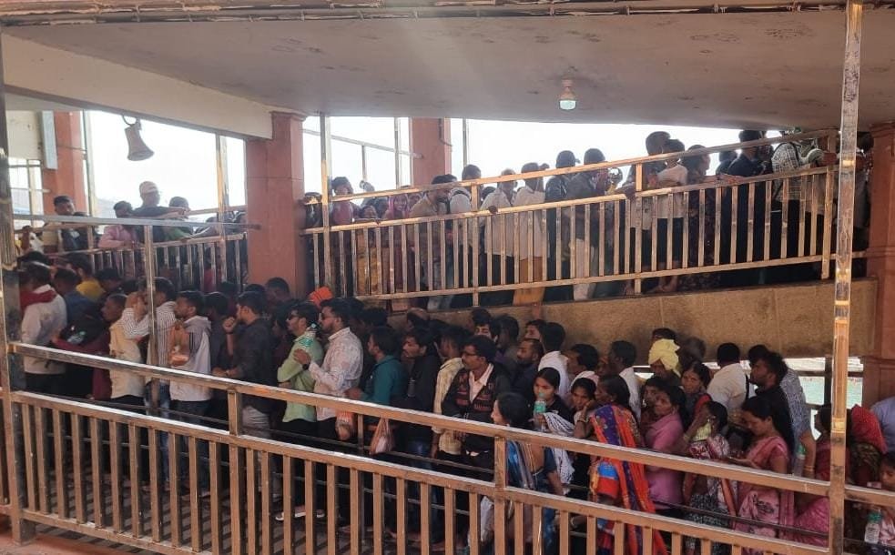 निकासी द्वार से प्रवेश बंद होते ही दो घंटे में होने लगे ओंकारेश्वर